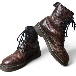 Vintage England made Dr martens size 7 brown aligator combat boots